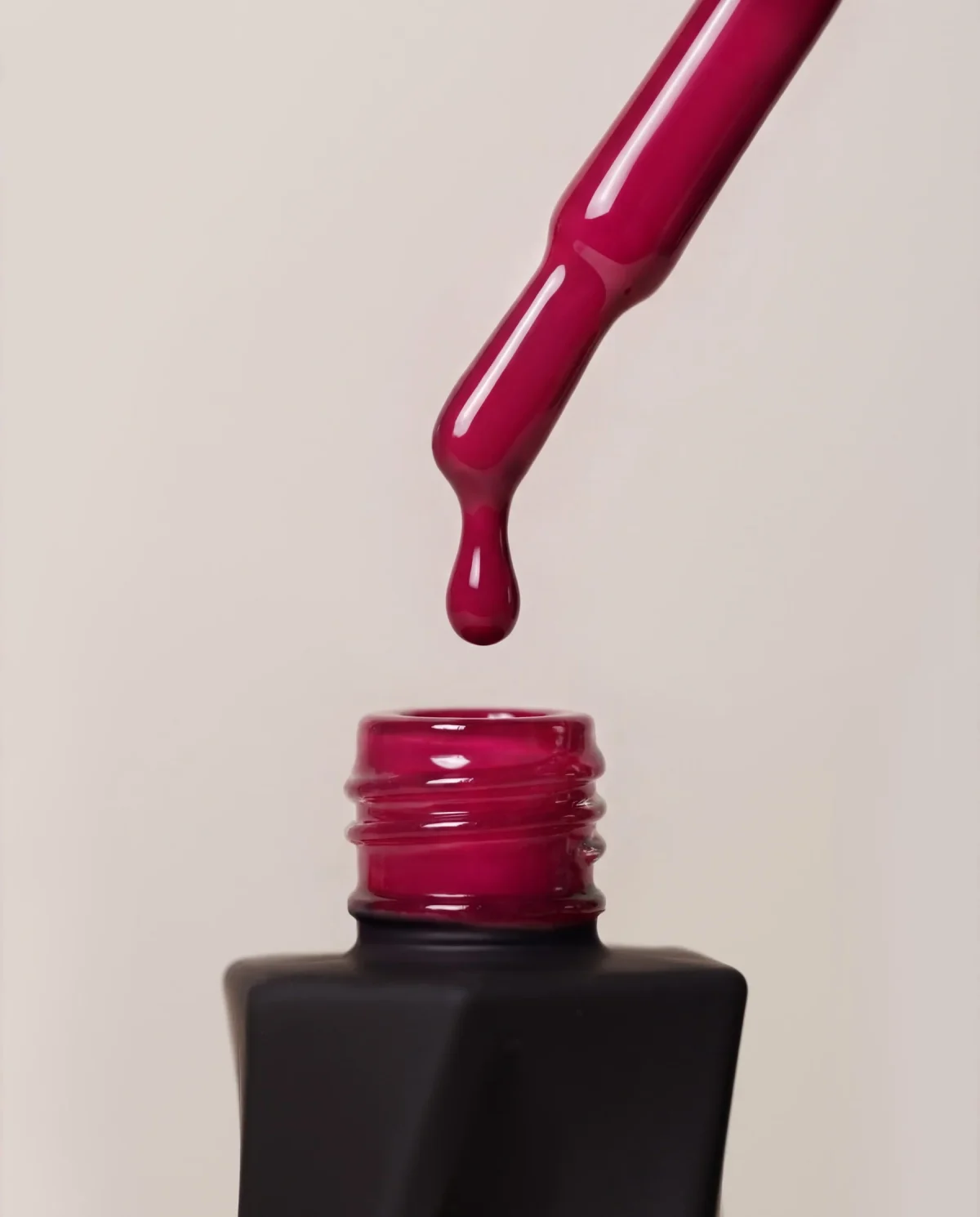5J1A3463_AI3RubyRed_2_resized Gel Polish Ruby Red – Evolve – Soak-Off Gel Polish 10ml
