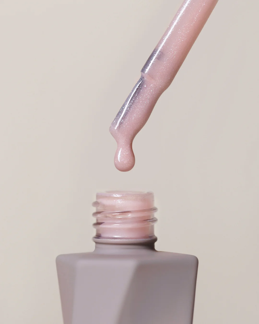 5J1A4164_AI2RoseNudeShimmer_2_resized Rubber Cover Base Rose Nude Shimmer – Essence – Rubber Base 10ml