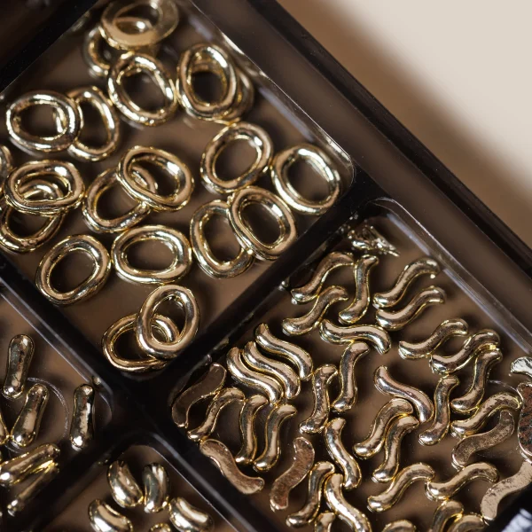 golden-details-3_18ebf4ca-7035-4184-aa2f-364fd2a284d1 Golden Details – Micro Metal Accents