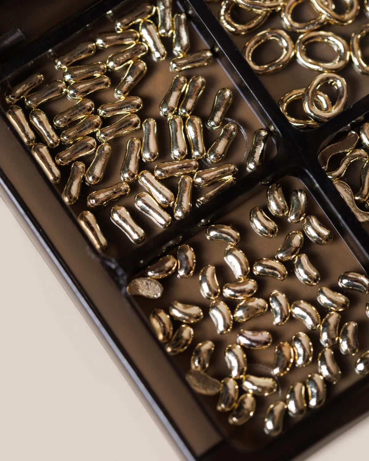 golden-details-4_166fcec8-3af8-4df3-89d8-3ba4e916c19d Golden Details – Micro Metal Accents