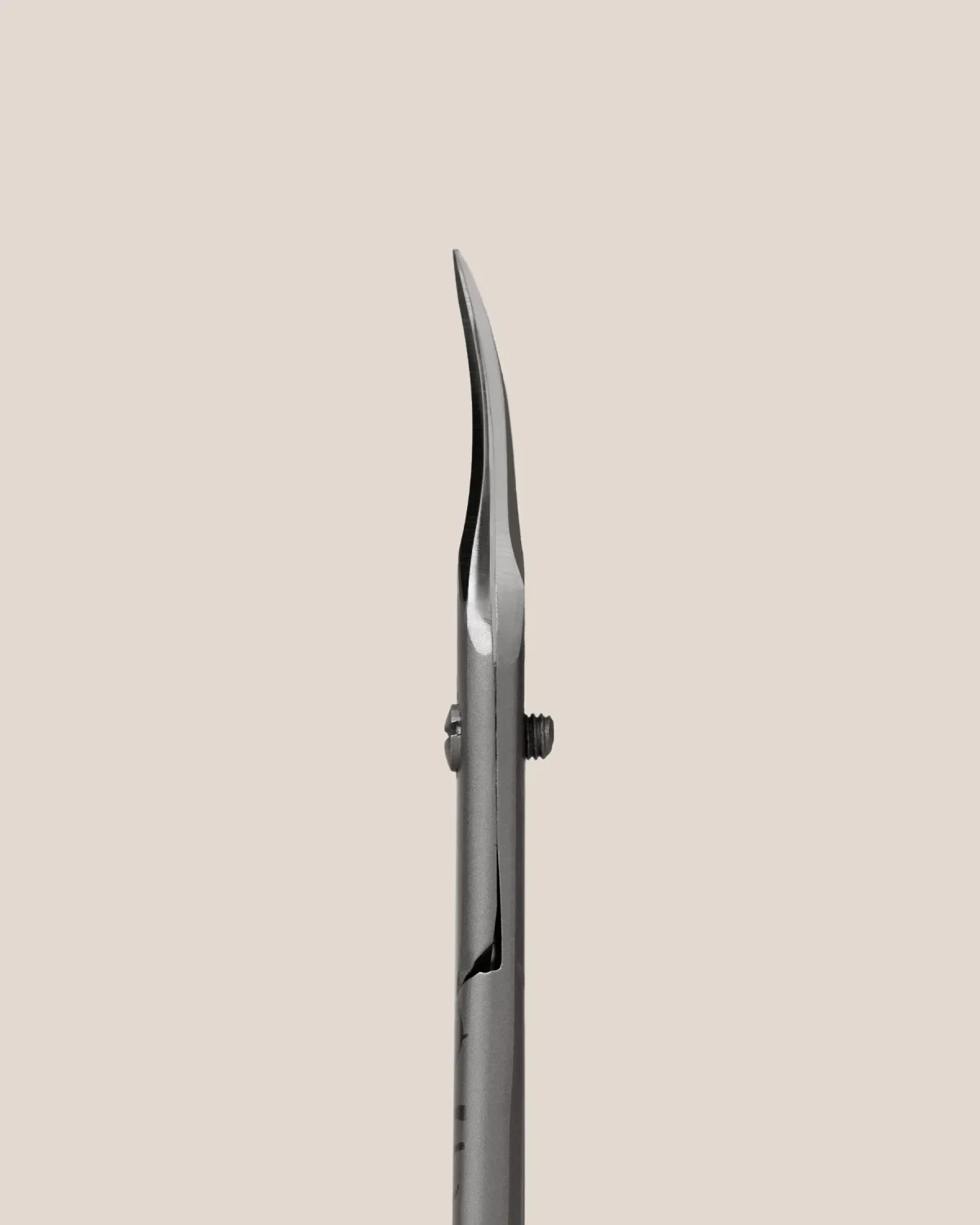 Precision Mirror – Professional Cuticle Scissors (Left-Handed)